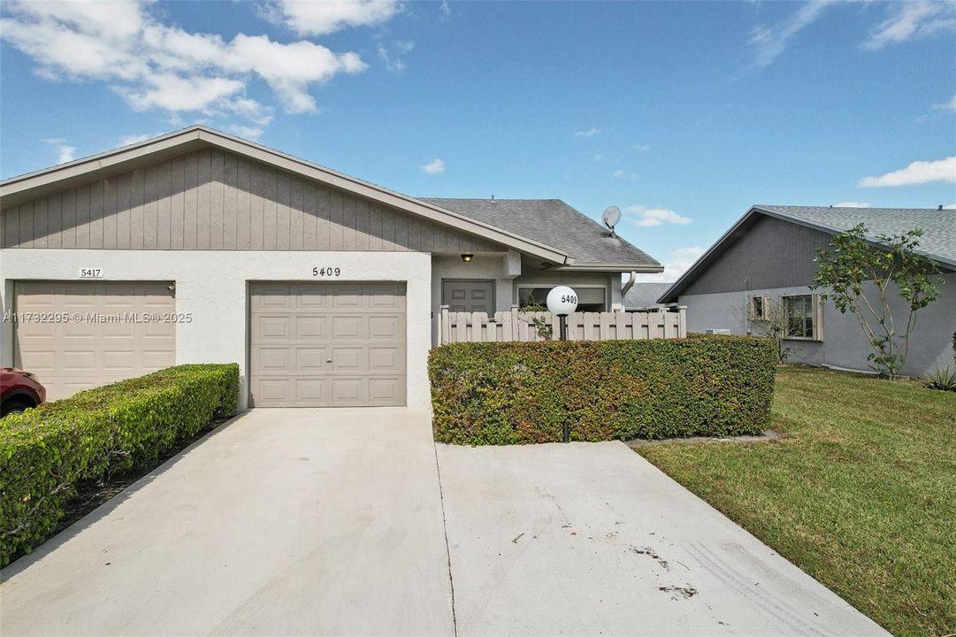 Recently Sold: $260,000 (2 beds, 2 baths, 1107 Square Feet)