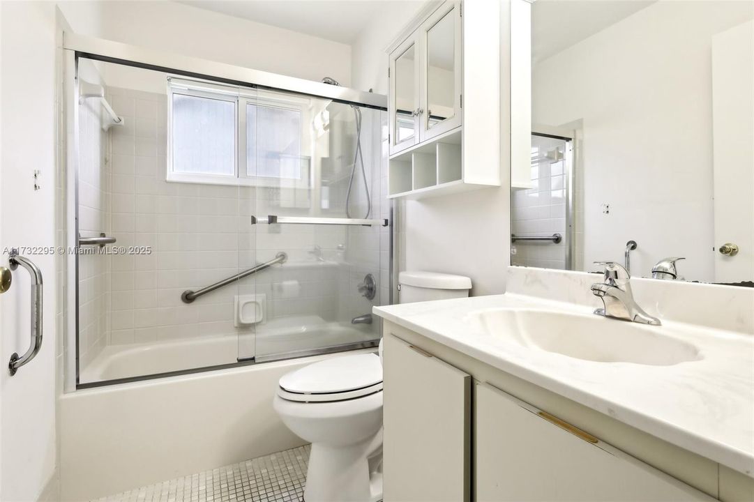 Recently Sold: $260,000 (2 beds, 2 baths, 1107 Square Feet)
