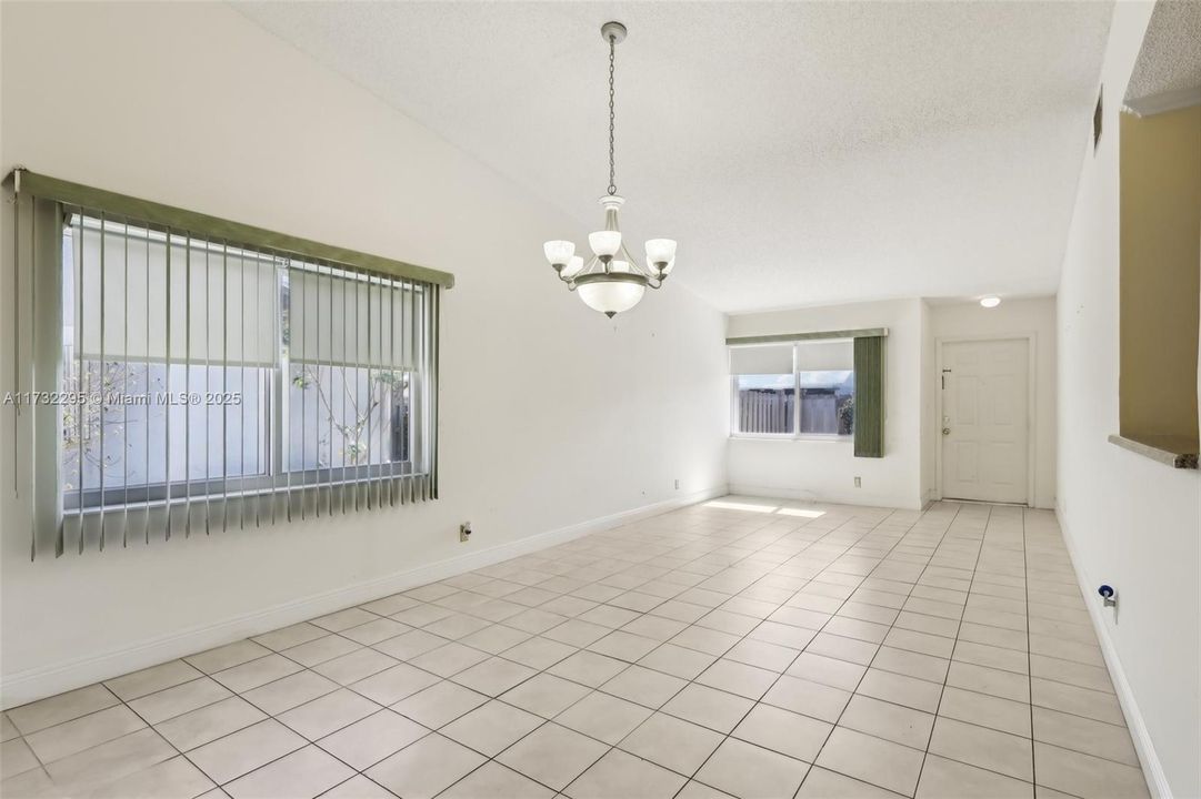 Recently Sold: $260,000 (2 beds, 2 baths, 1107 Square Feet)