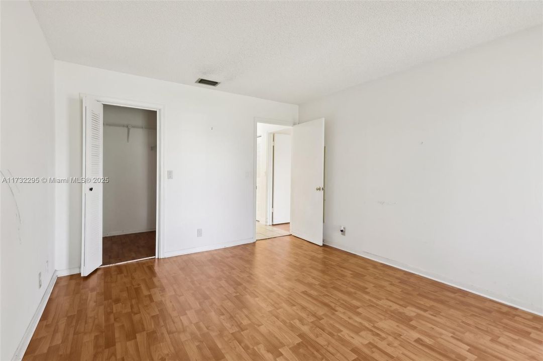 Recently Sold: $260,000 (2 beds, 2 baths, 1107 Square Feet)