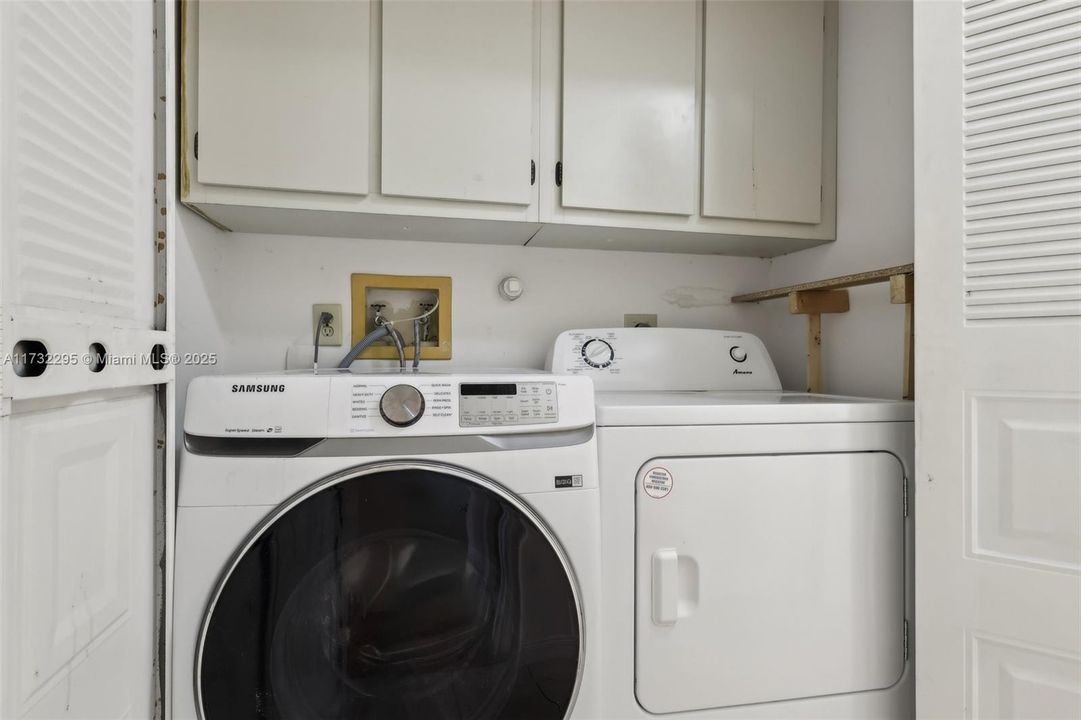 Recently Sold: $260,000 (2 beds, 2 baths, 1107 Square Feet)