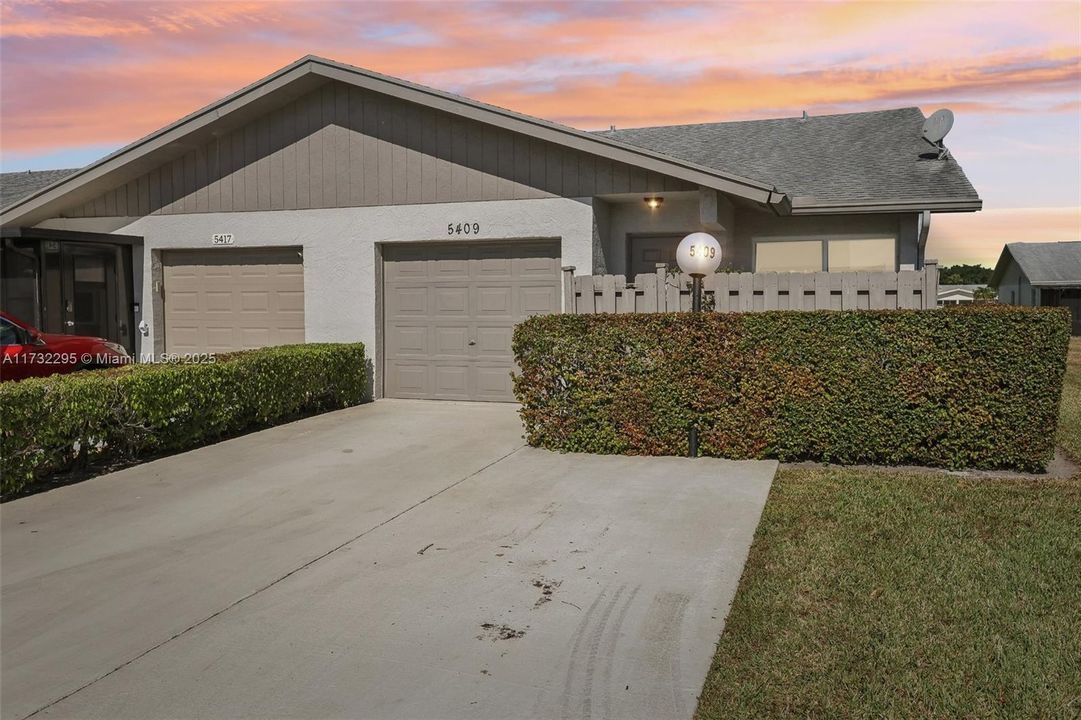 Recently Sold: $260,000 (2 beds, 2 baths, 1107 Square Feet)
