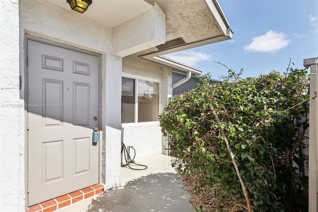 Recently Sold: $260,000 (2 beds, 2 baths, 1107 Square Feet)