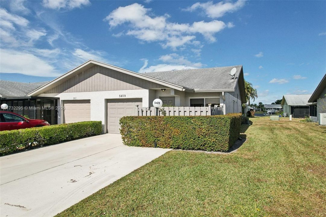 Recently Sold: $260,000 (2 beds, 2 baths, 1107 Square Feet)