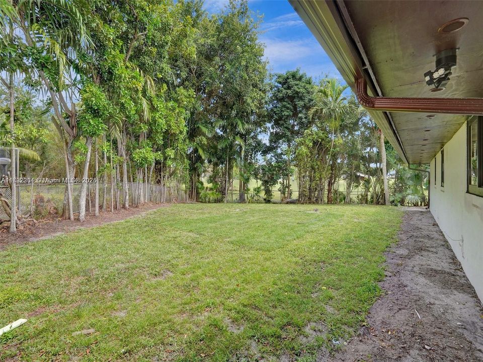 For Sale: $2,299,000 (6 beds, 4 baths, 4926 Square Feet)