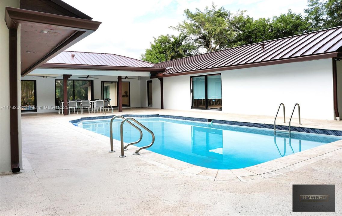 For Sale: $2,299,000 (6 beds, 4 baths, 4926 Square Feet)