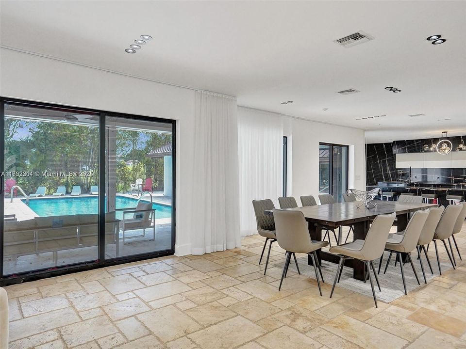 For Sale: $2,299,000 (6 beds, 4 baths, 4926 Square Feet)