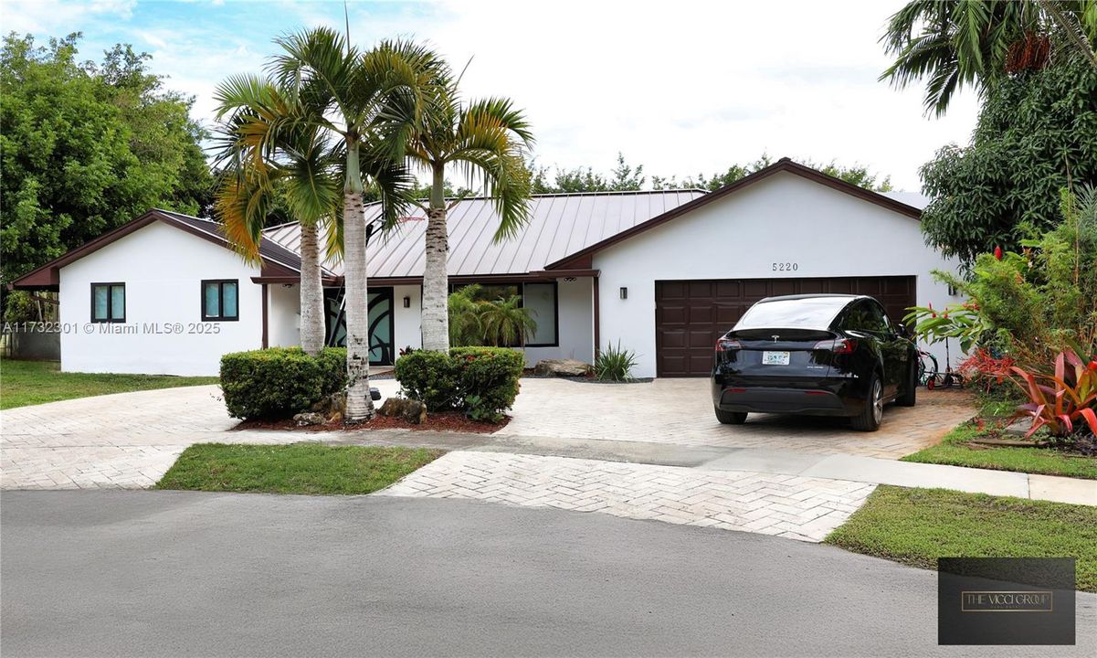 For Sale: $2,299,000 (6 beds, 4 baths, 4926 Square Feet)