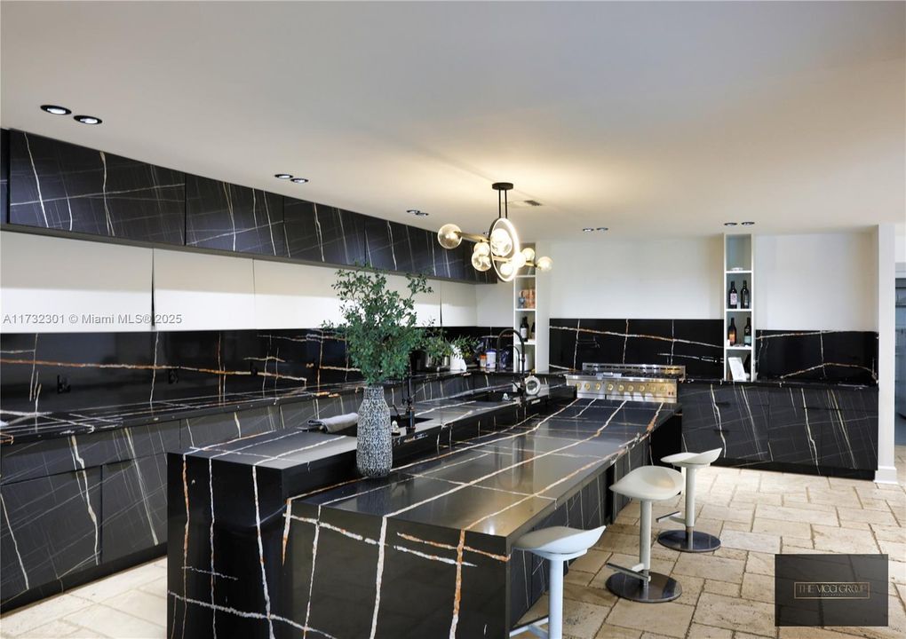 For Sale: $2,299,000 (6 beds, 4 baths, 4926 Square Feet)