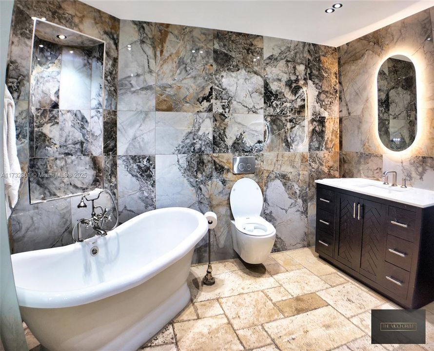 For Sale: $2,299,000 (6 beds, 4 baths, 4926 Square Feet)
