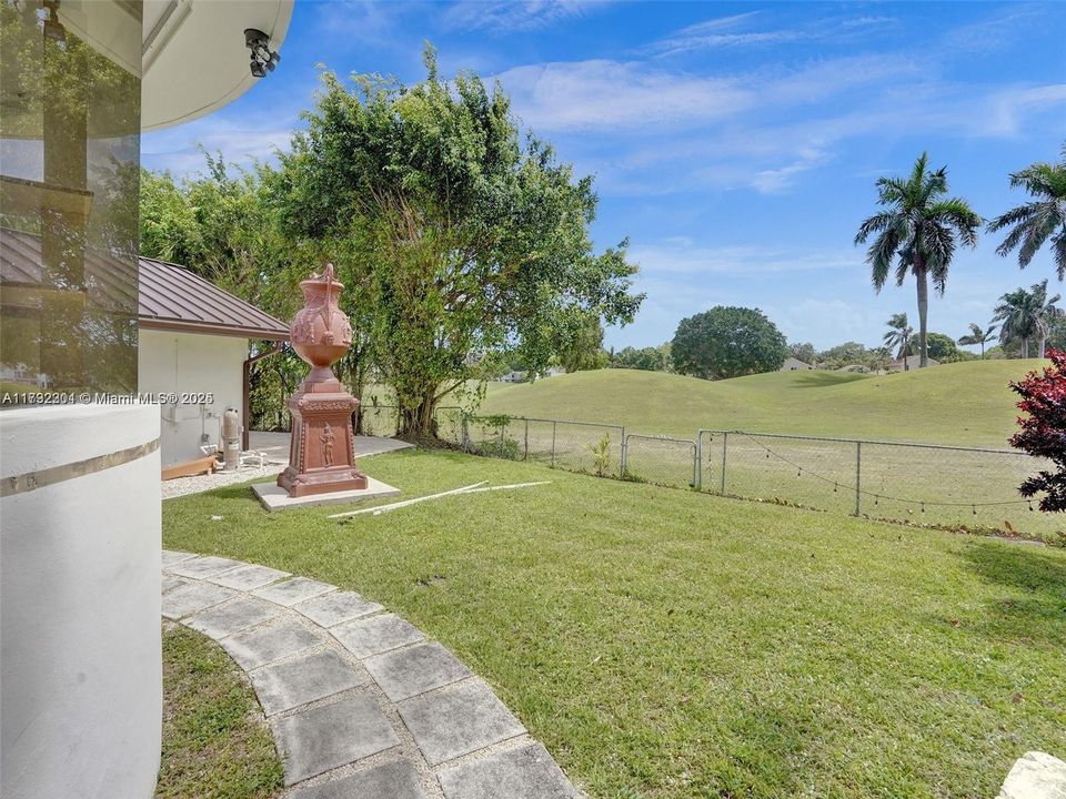 For Sale: $2,299,000 (6 beds, 4 baths, 4926 Square Feet)