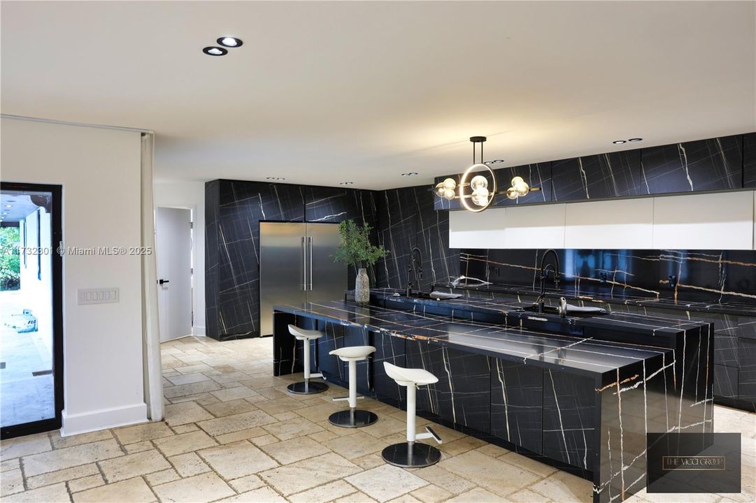 For Sale: $2,299,000 (6 beds, 4 baths, 4926 Square Feet)