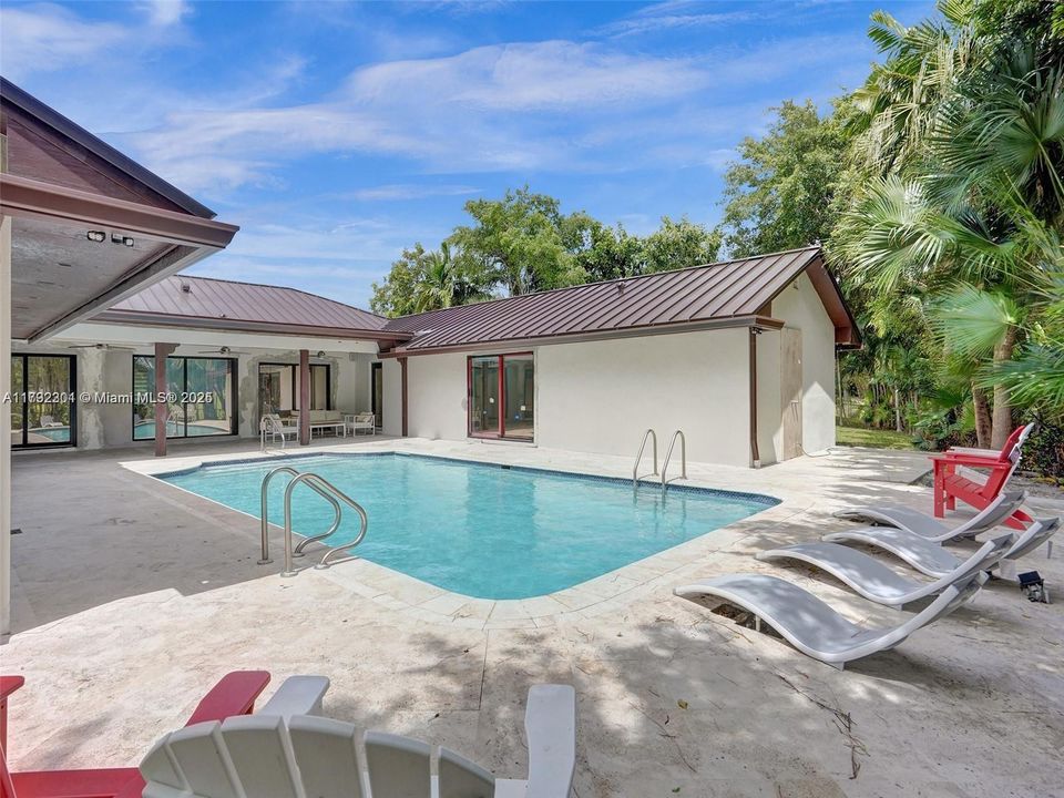 For Sale: $2,299,000 (6 beds, 4 baths, 4926 Square Feet)