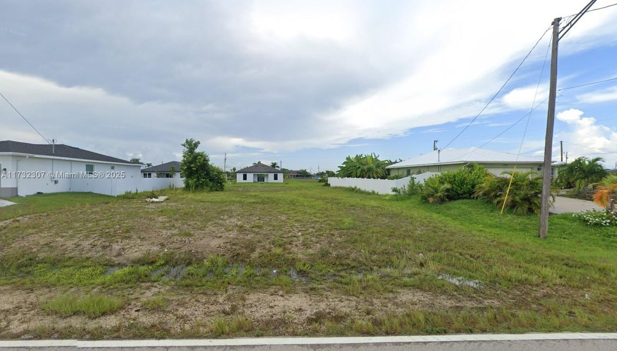 待售: $85,000 (0.23 acres)