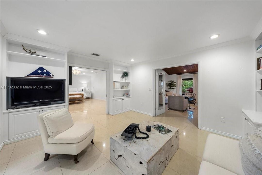 合同活跃: $4,195,000 (6 贝兹, 7 浴室, 5659 平方英尺)