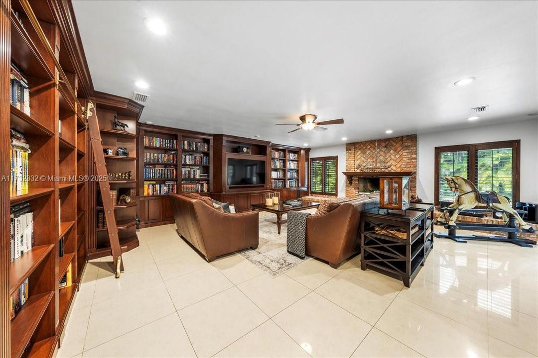 合同活跃: $4,195,000 (6 贝兹, 7 浴室, 5659 平方英尺)