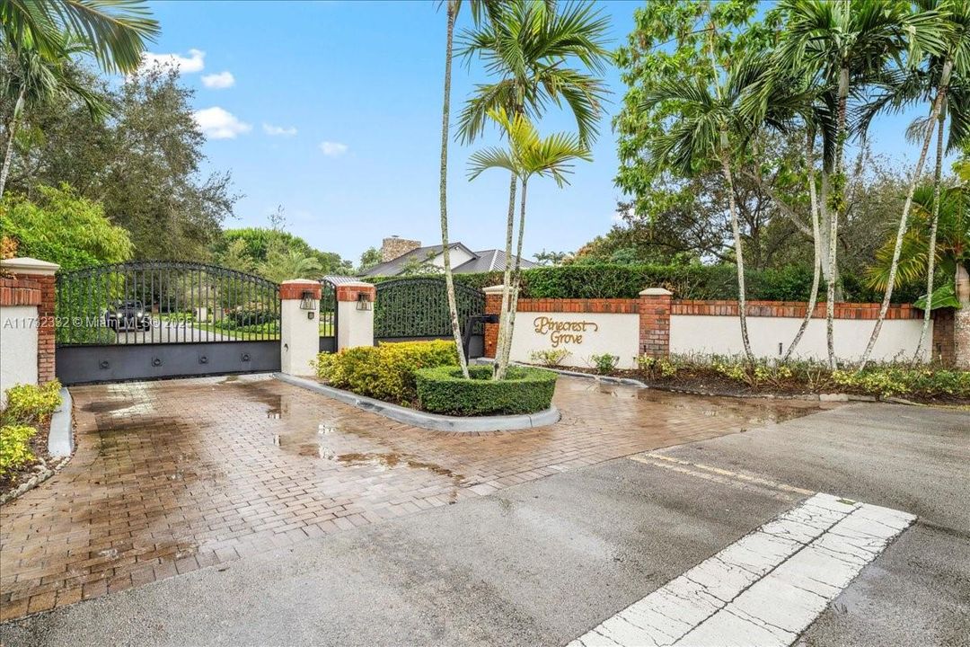 合同活跃: $4,195,000 (6 贝兹, 7 浴室, 5659 平方英尺)