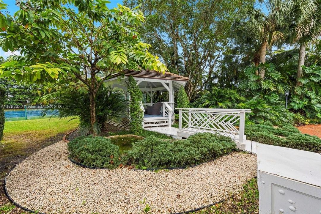 合同活跃: $4,195,000 (6 贝兹, 7 浴室, 5659 平方英尺)