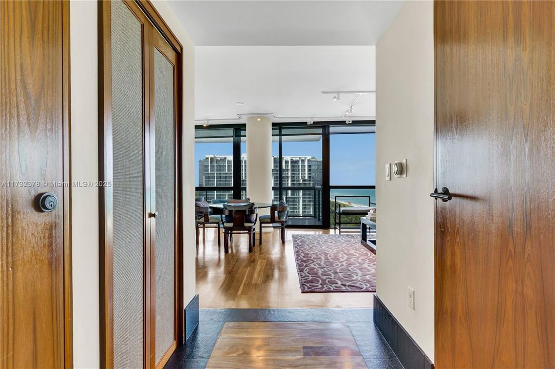 For Sale: $2,475,000 (1 beds, 1 baths, 821 Square Feet)