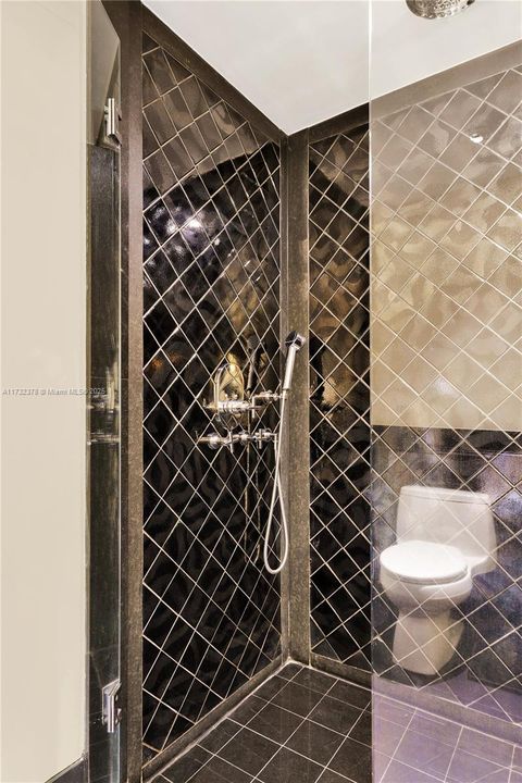 For Sale: $2,475,000 (1 beds, 1 baths, 821 Square Feet)