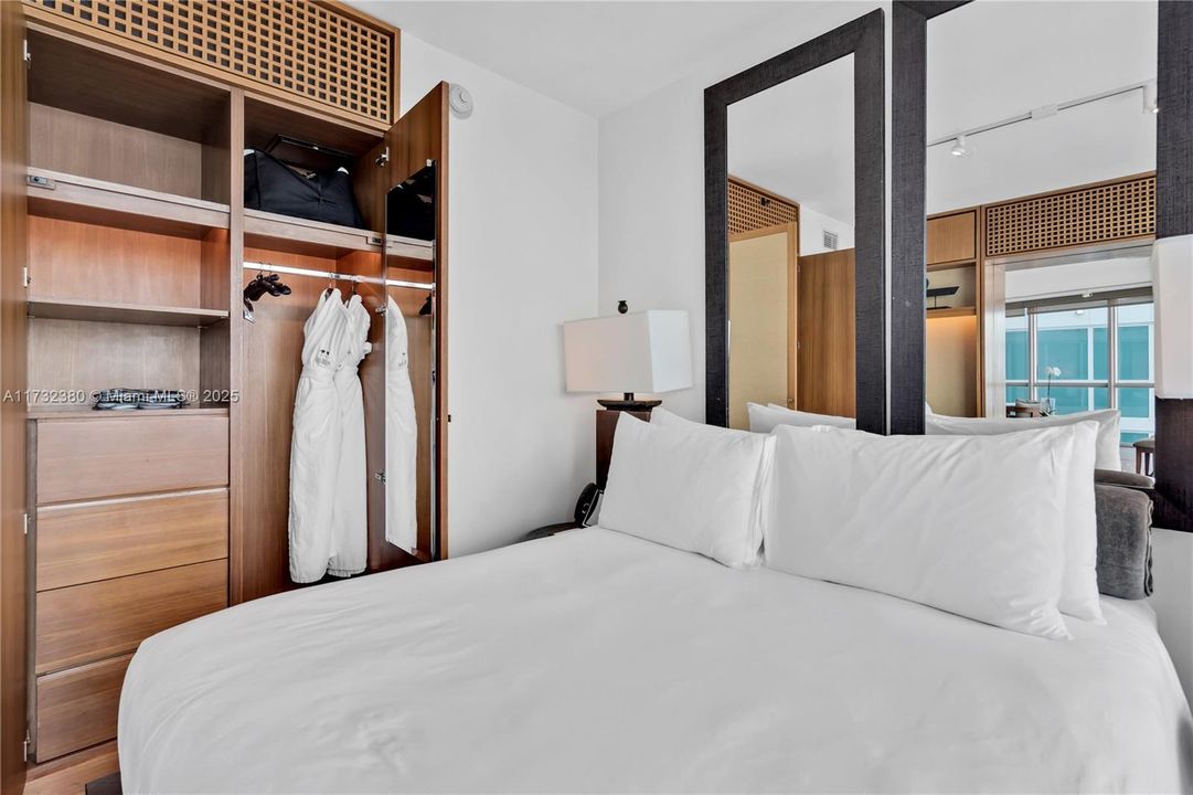 待售: $4,975,000 (2 贝兹, 2 浴室, 1316 平方英尺)