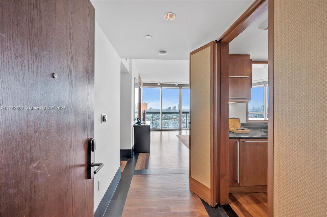 待售: $4,975,000 (2 贝兹, 2 浴室, 1316 平方英尺)