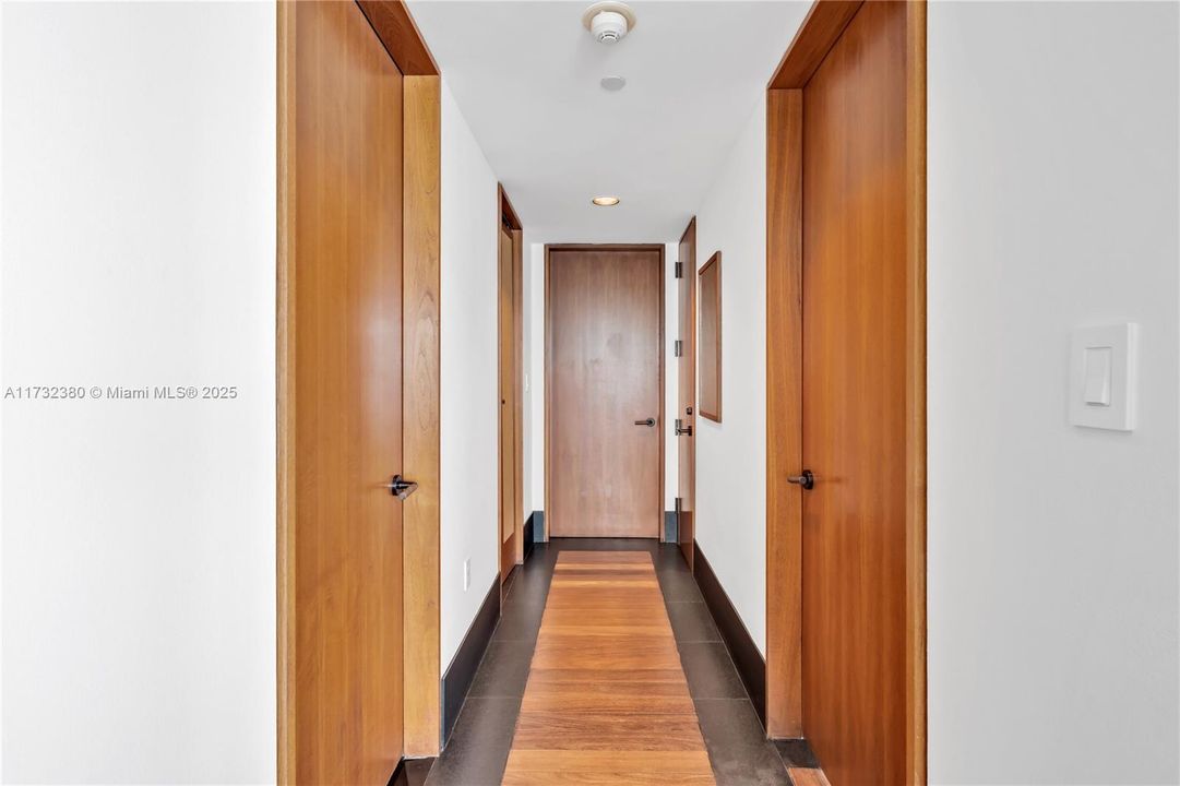 待售: $4,975,000 (2 贝兹, 2 浴室, 1316 平方英尺)