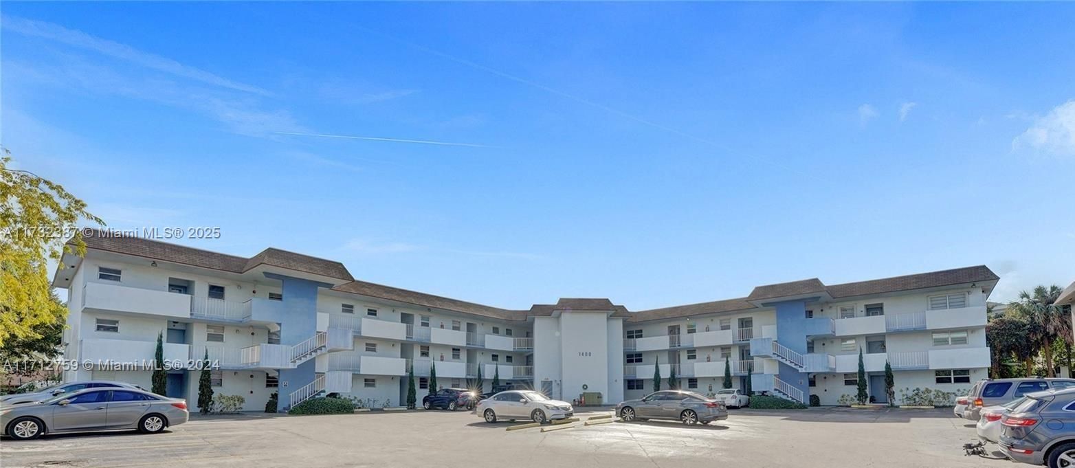 For Sale: $139,500 (1 beds, 1 baths, 710 Square Feet)