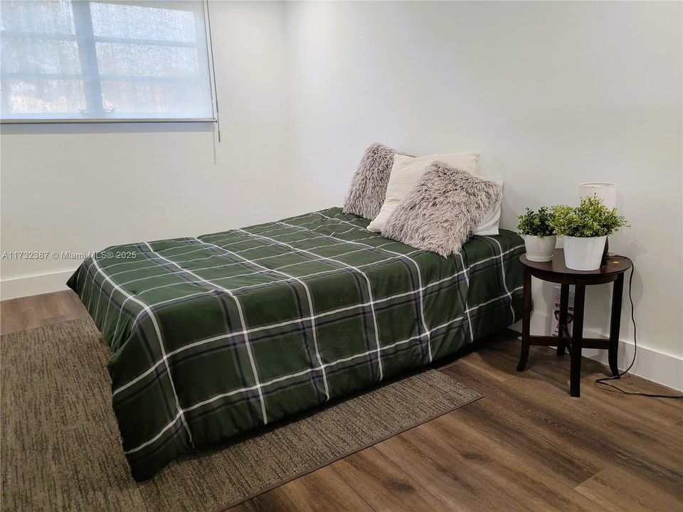 For Sale: $139,500 (1 beds, 1 baths, 710 Square Feet)