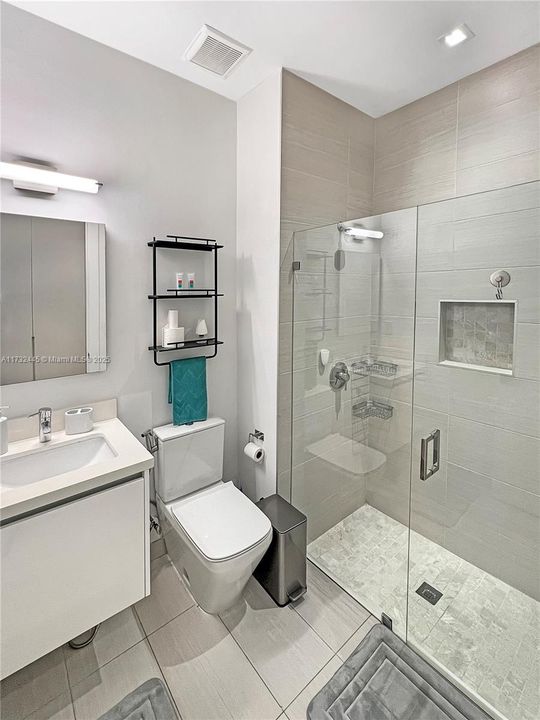 For Sale: $3,699,000 (6 beds, 7 baths, 4881 Square Feet)