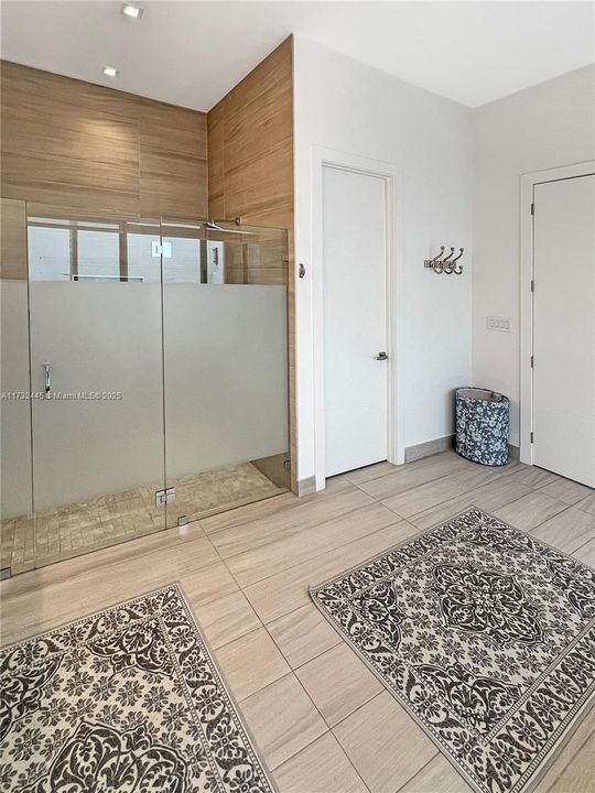 For Sale: $3,699,000 (6 beds, 7 baths, 4881 Square Feet)