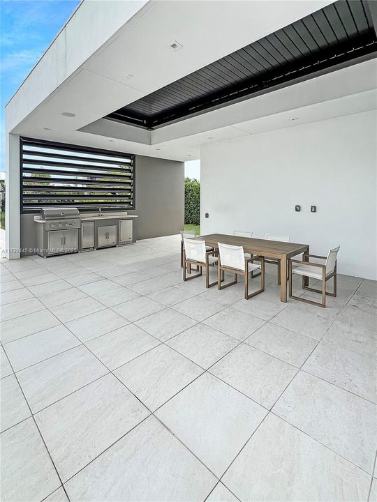 For Sale: $3,699,000 (6 beds, 7 baths, 4881 Square Feet)