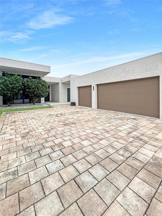 For Sale: $3,699,000 (6 beds, 7 baths, 4881 Square Feet)