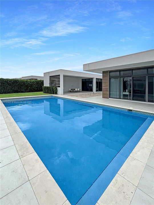 For Sale: $3,699,000 (6 beds, 7 baths, 4881 Square Feet)