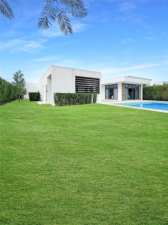 For Sale: $3,699,000 (6 beds, 7 baths, 4881 Square Feet)