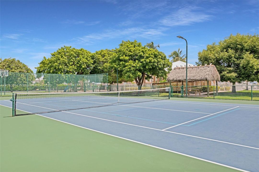 На продажу: $2,150,000 (3 спален, 2 ванн, 2127 Квадратных фут)