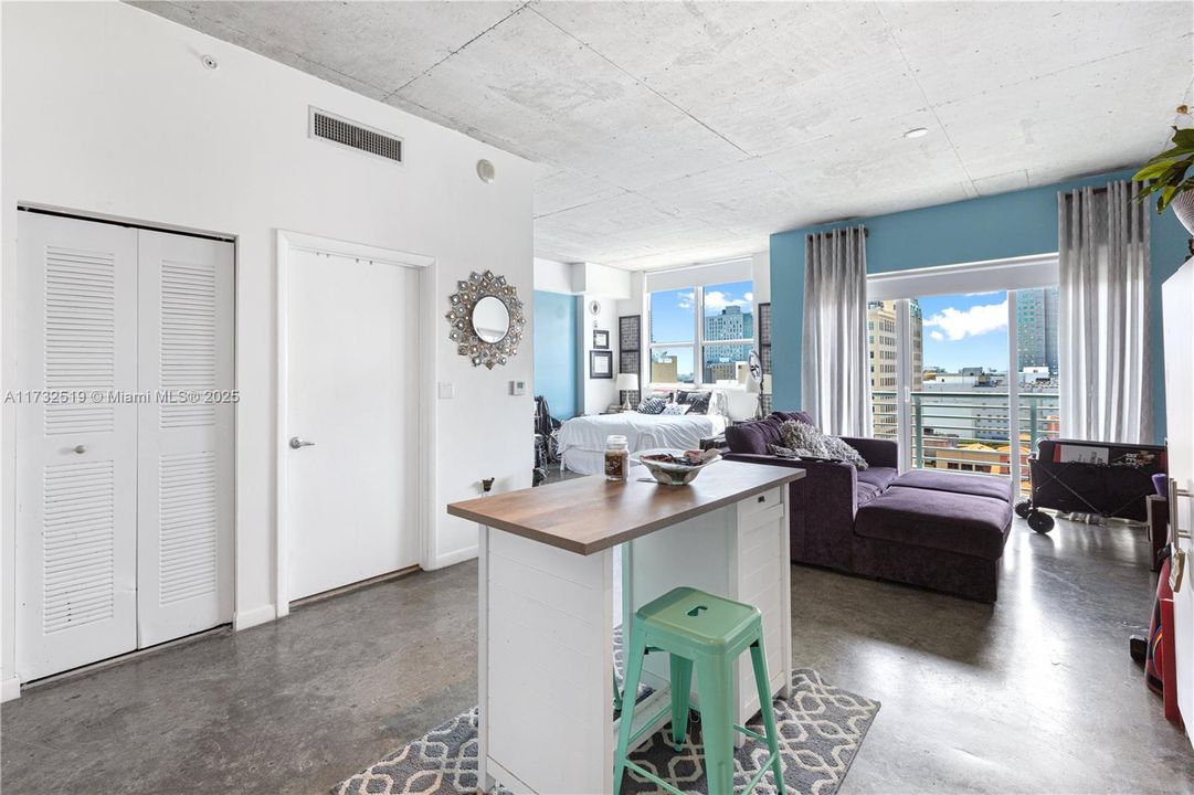 Vendido Recientemente: $325,000 (1 camas, 1 baños, 662 Pies cuadrados)