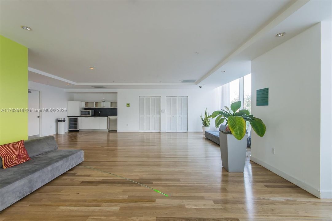 Vendido Recientemente: $325,000 (1 camas, 1 baños, 662 Pies cuadrados)