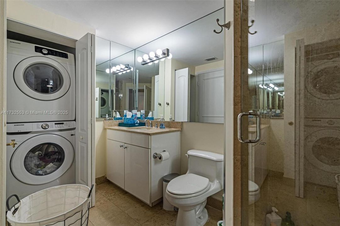 Recently Rented: $7,000 (2 beds, 2 baths, 1380 Square Feet)