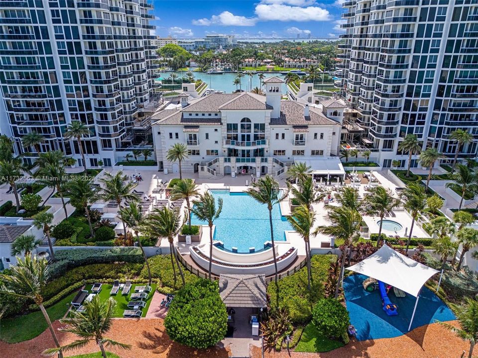 Recently Rented: $7,000 (2 beds, 2 baths, 1380 Square Feet)