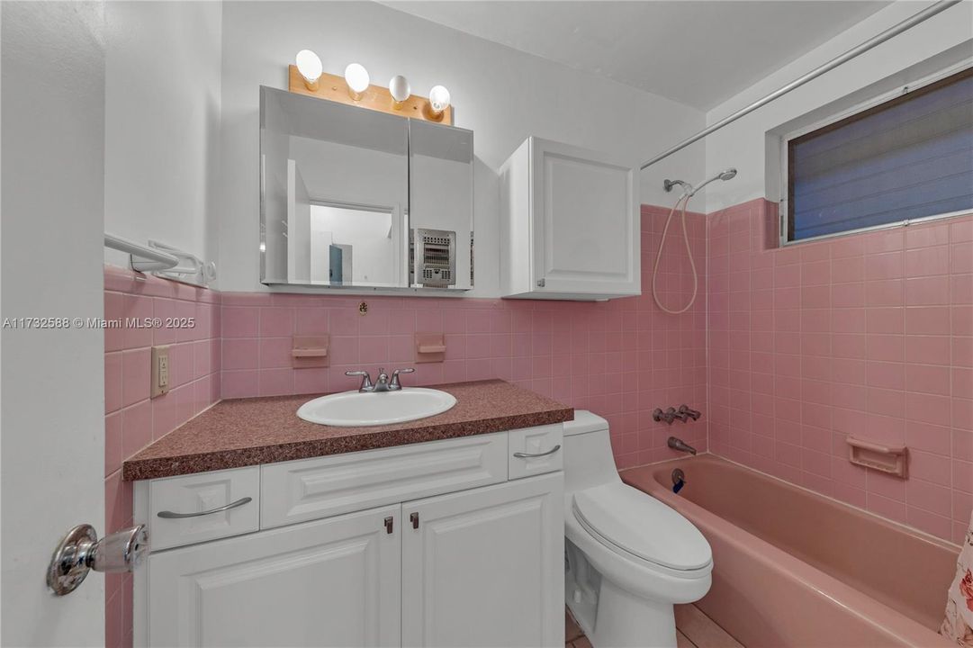 For Sale: $125,000 (1 beds, 1 baths, 600 Square Feet)