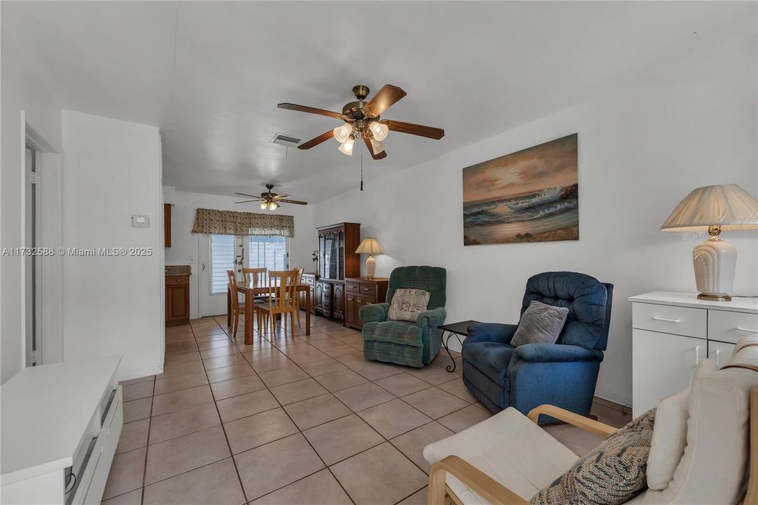 For Sale: $125,000 (1 beds, 1 baths, 600 Square Feet)