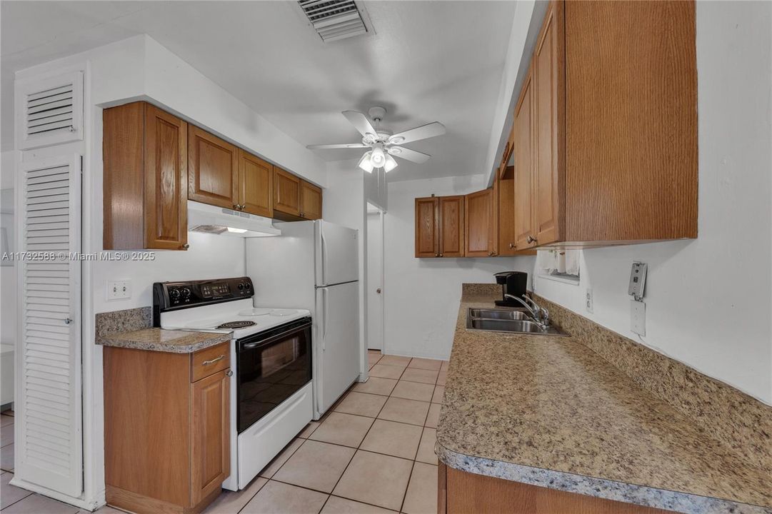 For Sale: $125,000 (1 beds, 1 baths, 600 Square Feet)