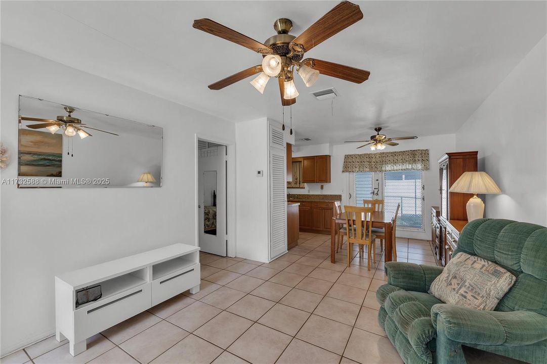 For Sale: $125,000 (1 beds, 1 baths, 600 Square Feet)