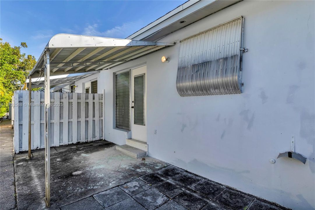 For Sale: $125,000 (1 beds, 1 baths, 600 Square Feet)