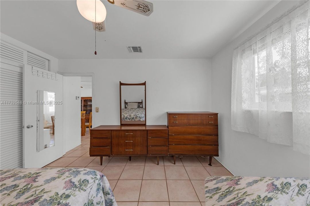 For Sale: $125,000 (1 beds, 1 baths, 600 Square Feet)