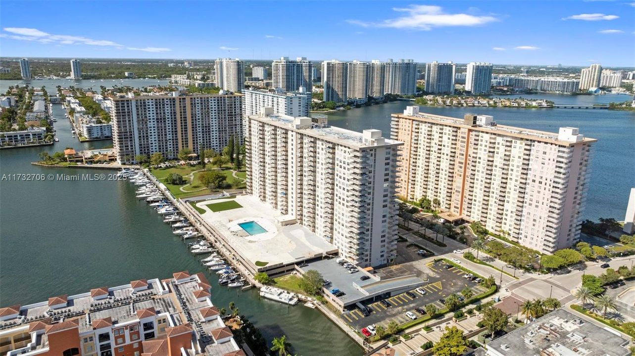 На продажу: $210,000 (0 спален, 1 ванн, 595 Квадратных фут)