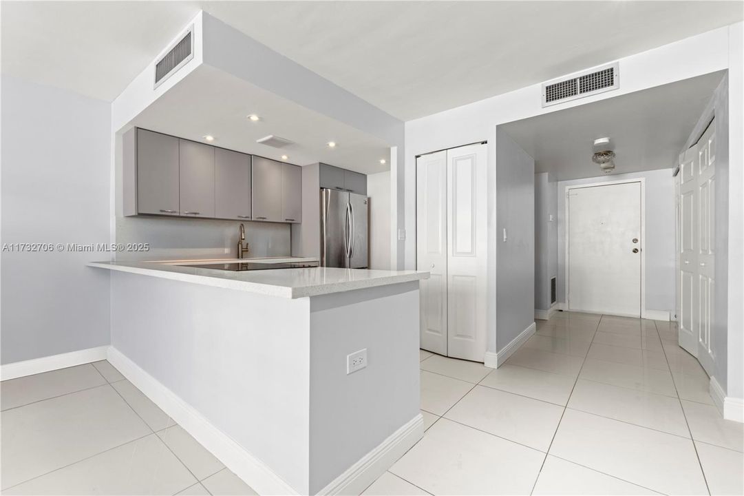 На продажу: $210,000 (0 спален, 1 ванн, 595 Квадратных фут)