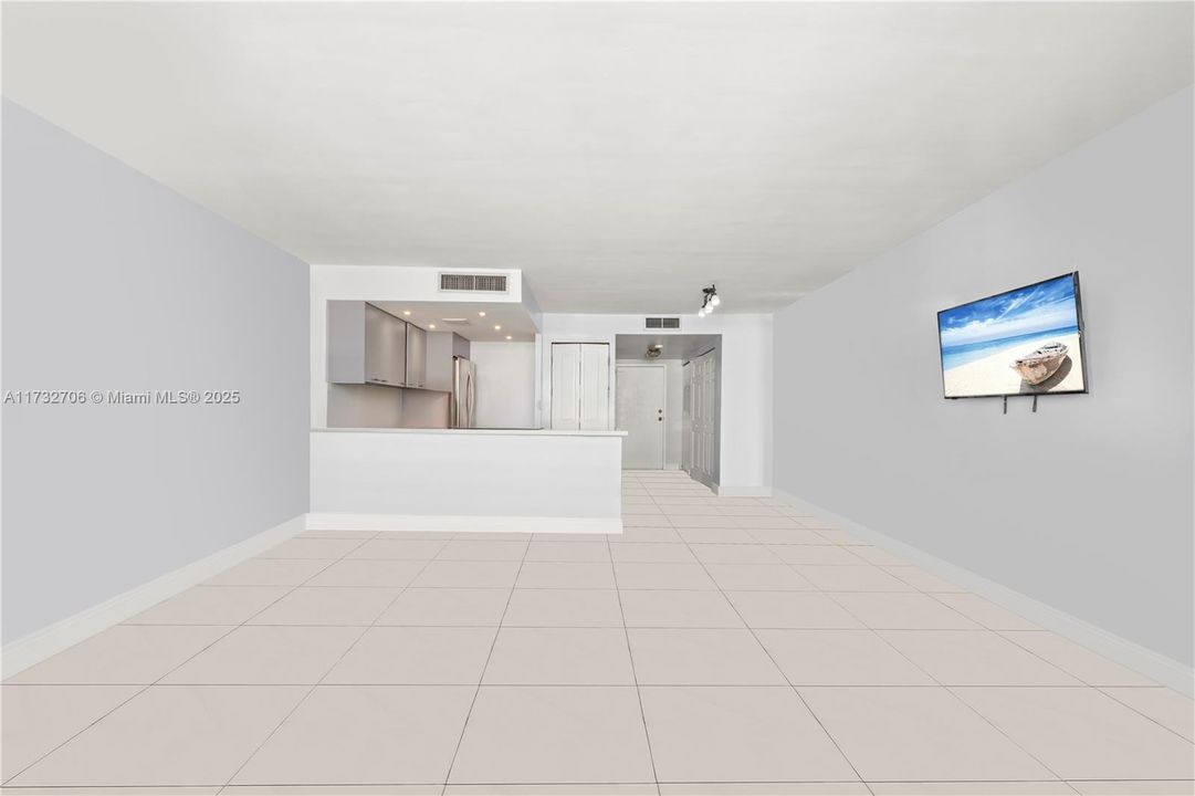 На продажу: $210,000 (0 спален, 1 ванн, 595 Квадратных фут)