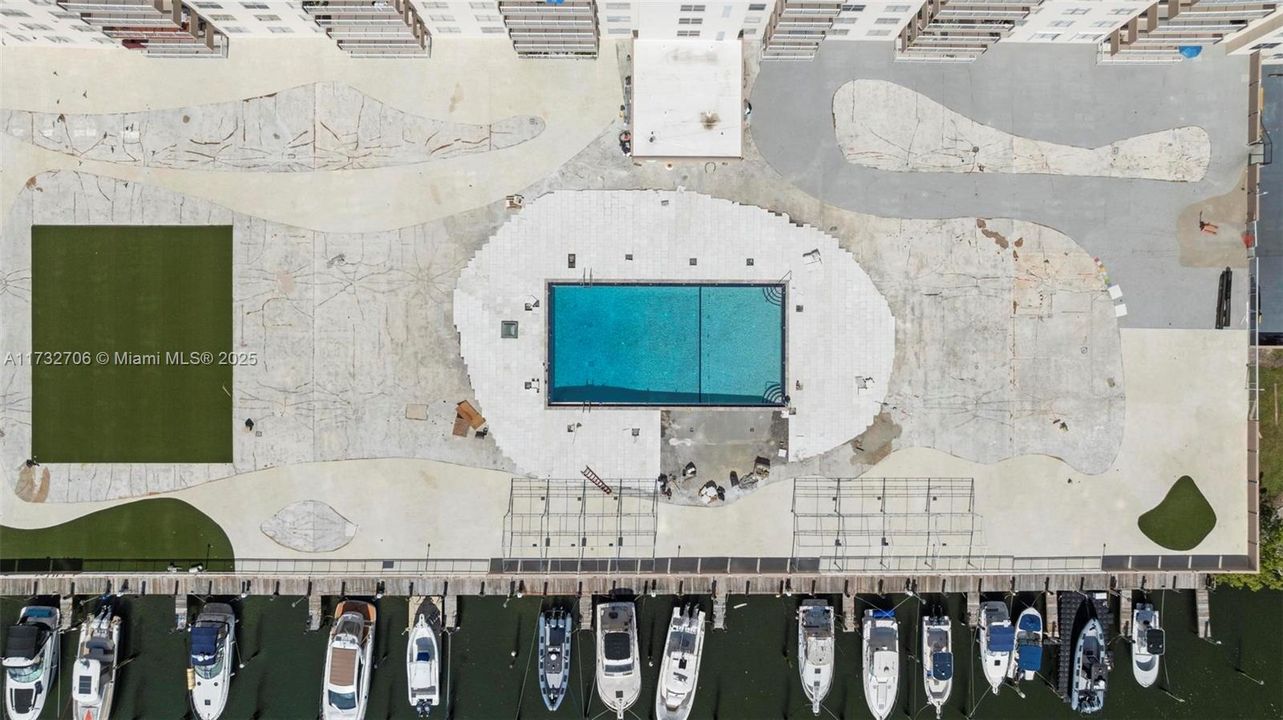 На продажу: $210,000 (0 спален, 1 ванн, 595 Квадратных фут)